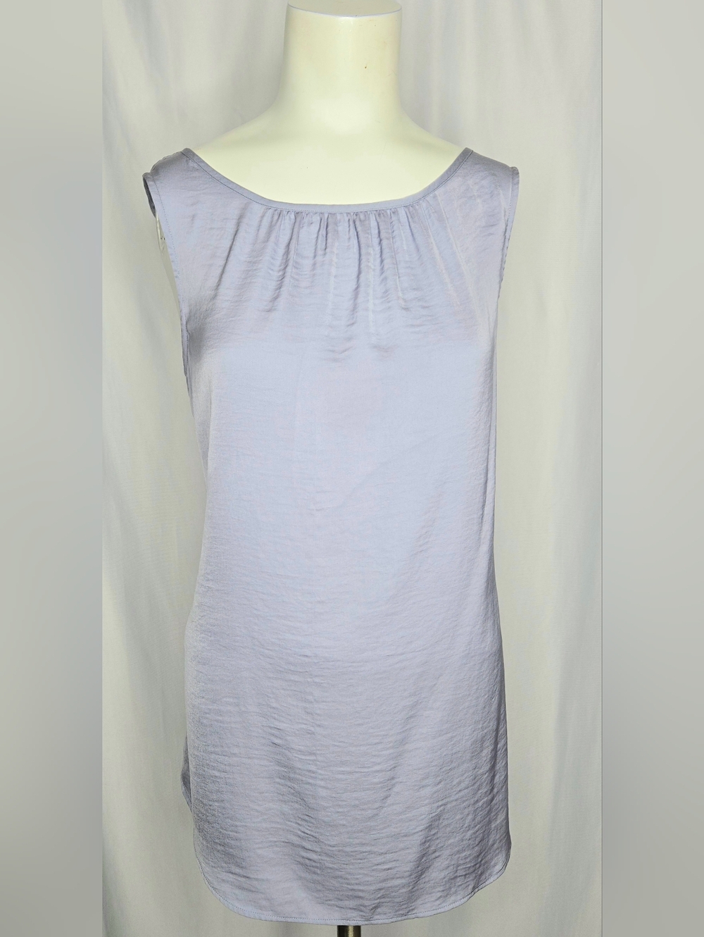 Cabi Sleeveless Satin Blouse in‎ Lavender Tie-Back Keyhole Size M NWOT